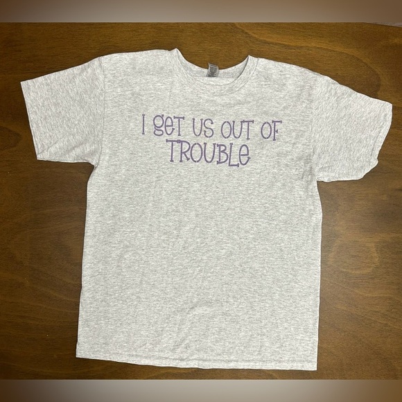 Gildan XL Graphic T-Shirt I Get Us Out of Trouble Light Gray (0349) - Picture 5 of 11